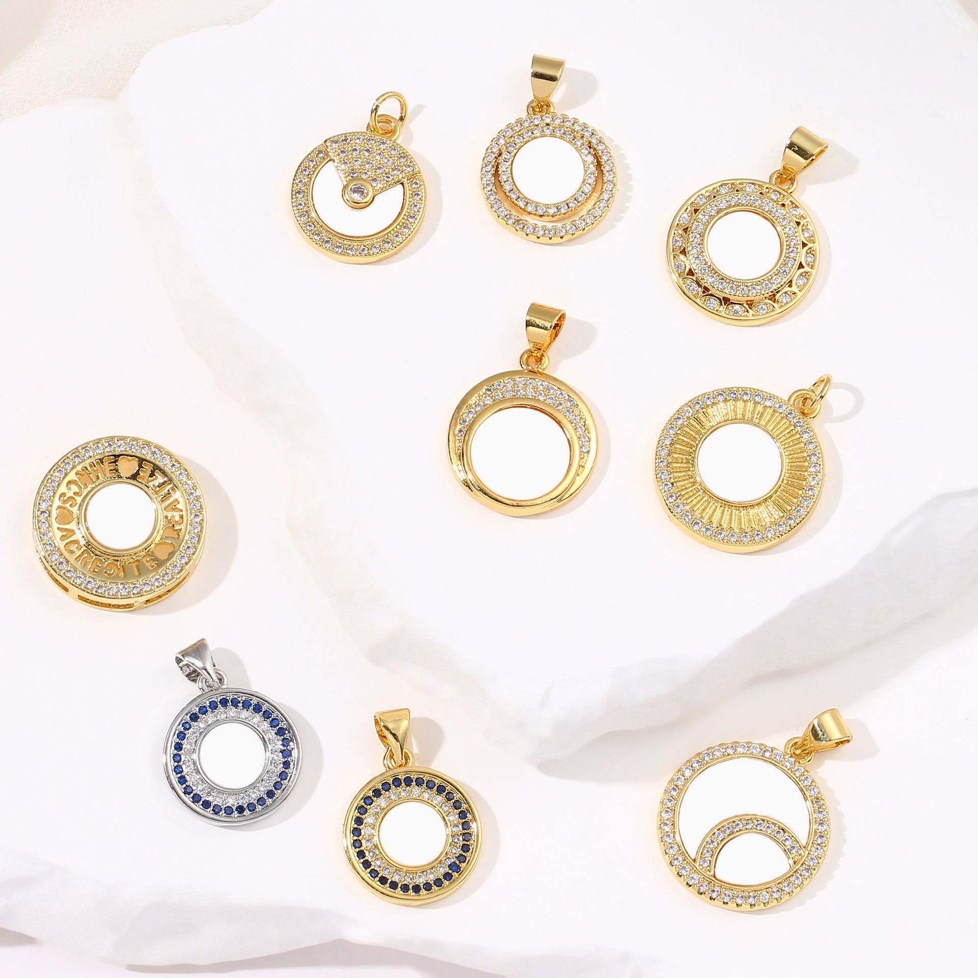 New Micro-Inlaid Zircon Round Shell Pendant Necklace Fashionable and Versatile Moon Jewelry for Women