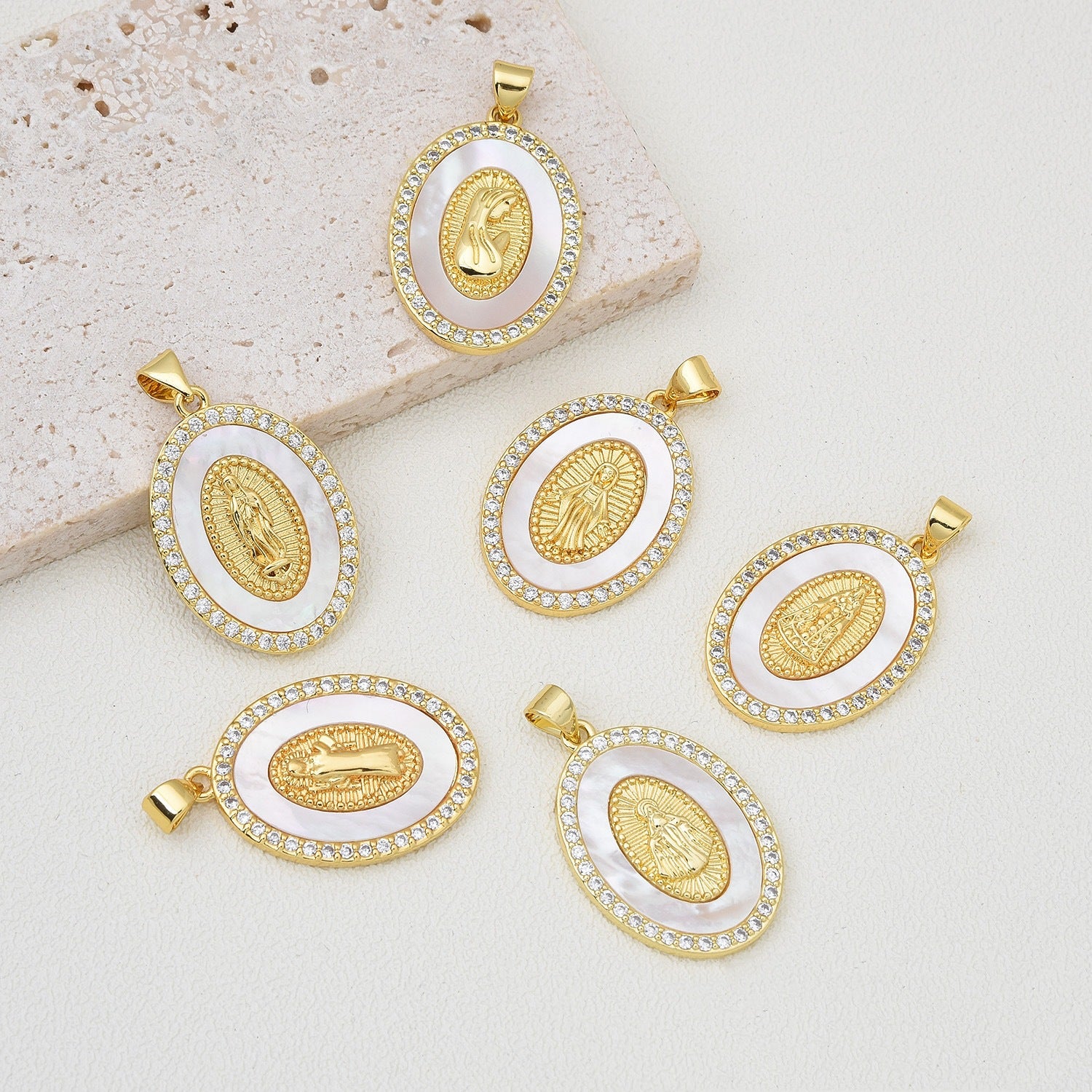 Vintage Madonna Pendant Cross Necklace Women's Fashion New Popular Pendant Clavicle Chain